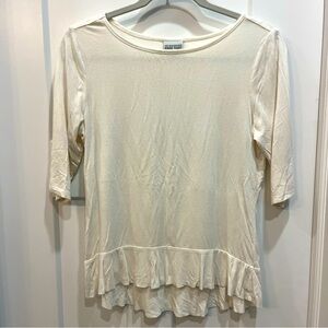 Nomadic Traders White Ruffle Bottom Women’s Size Small 3/4 Length Sleeves‎